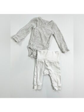 🩵 4/$20 H&M & Carters Gray and White Kids Matching Set